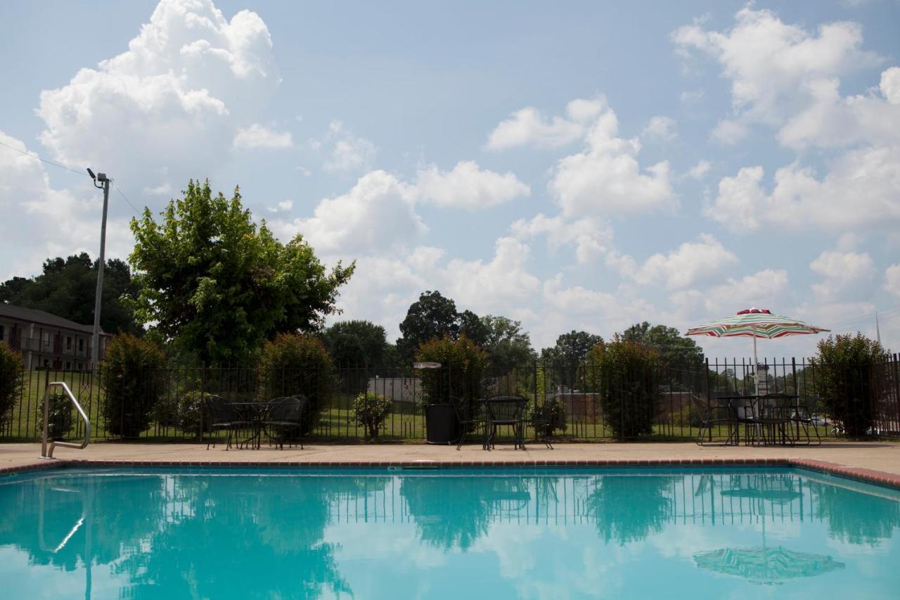 Red Roof Inn & Suites Jackson, Tn מראה חיצוני תמונה
