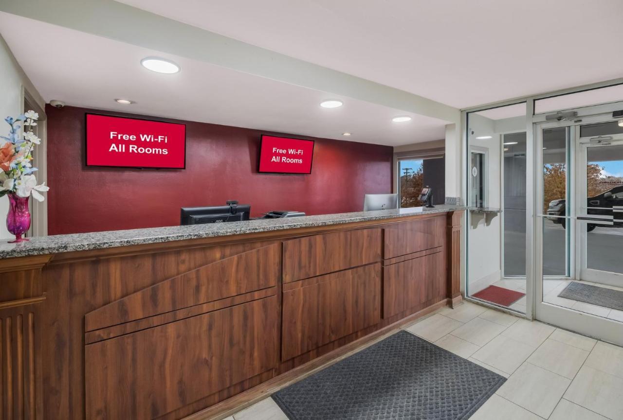 Red Roof Inn & Suites Jackson, Tn מראה חיצוני תמונה