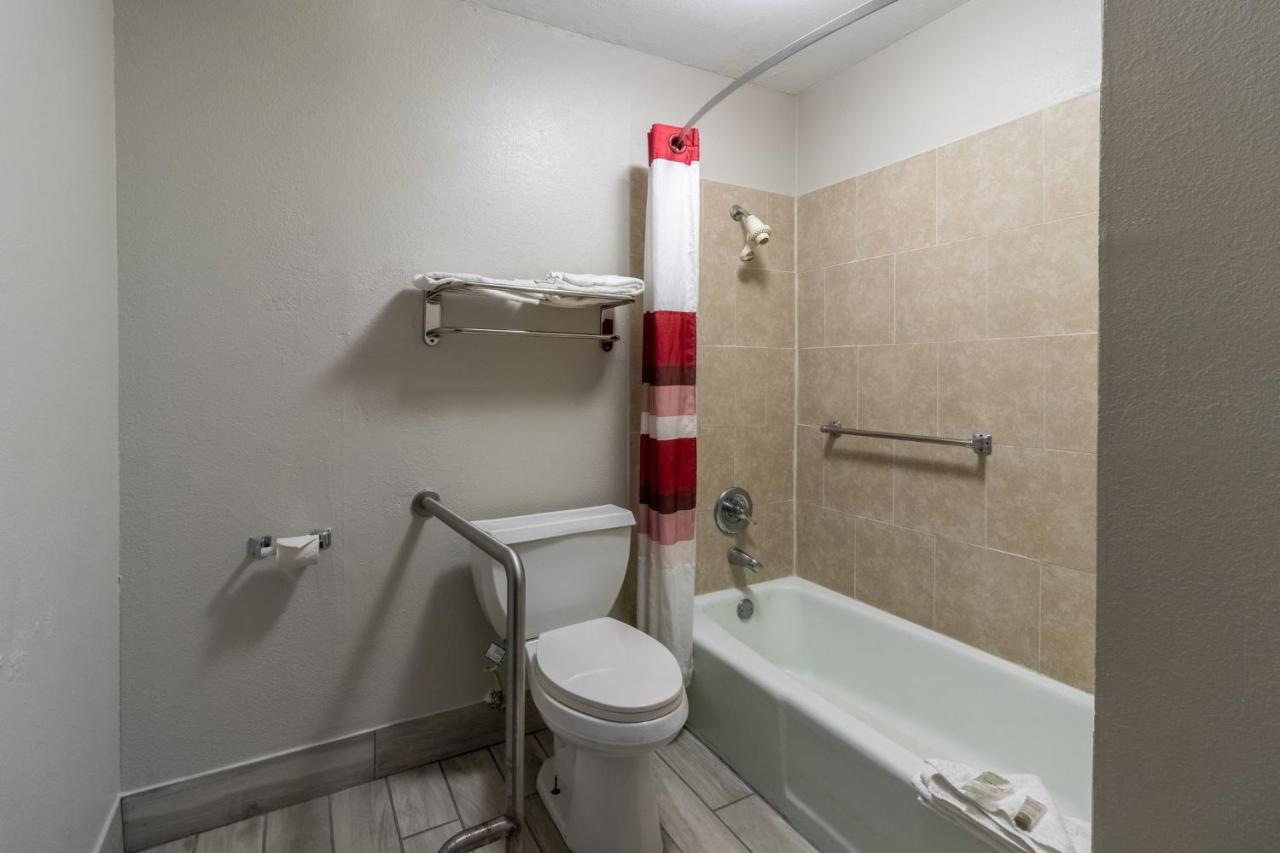 Red Roof Inn & Suites Jackson, Tn מראה חיצוני תמונה