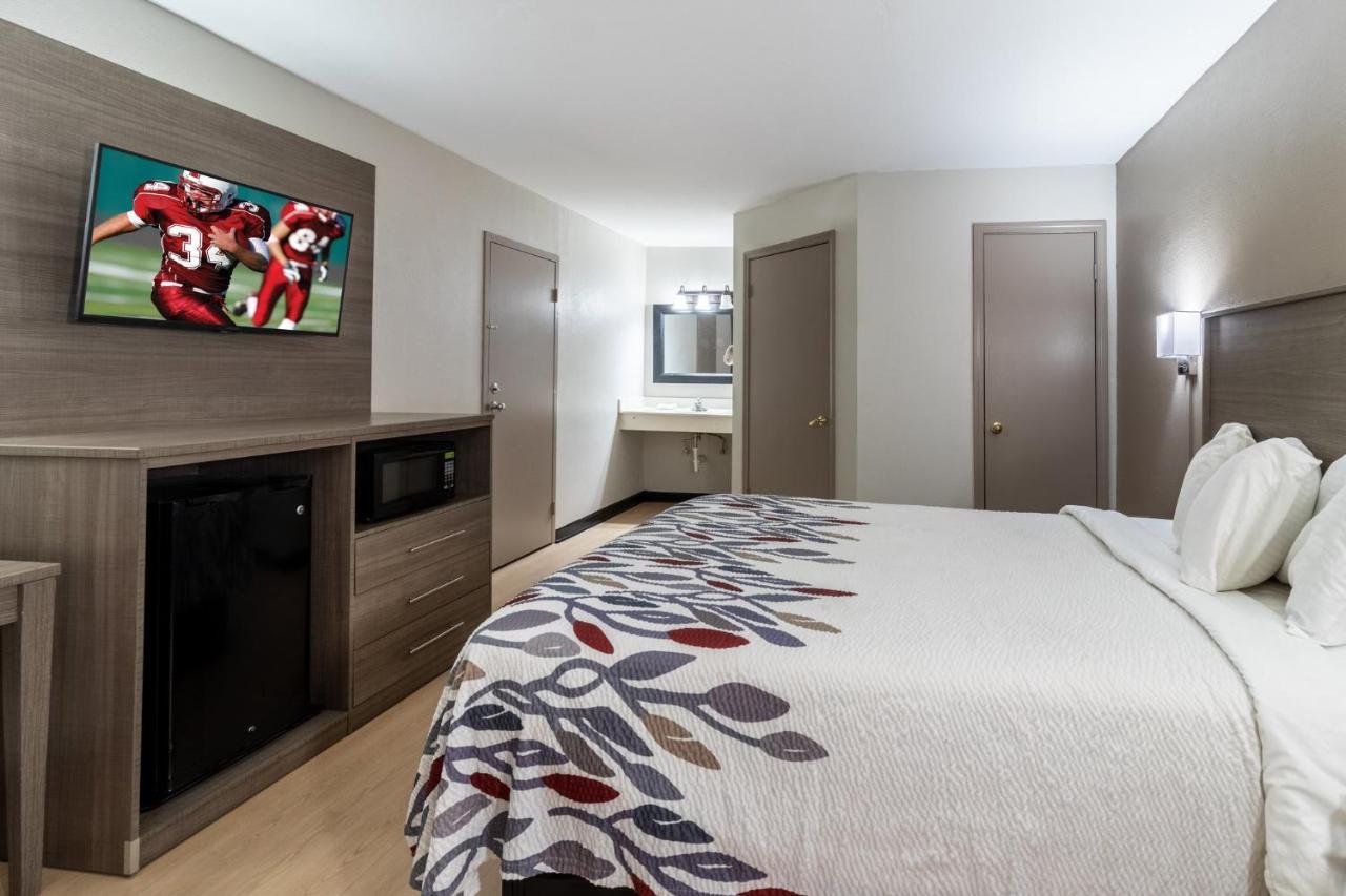 Red Roof Inn & Suites Jackson, Tn מראה חיצוני תמונה