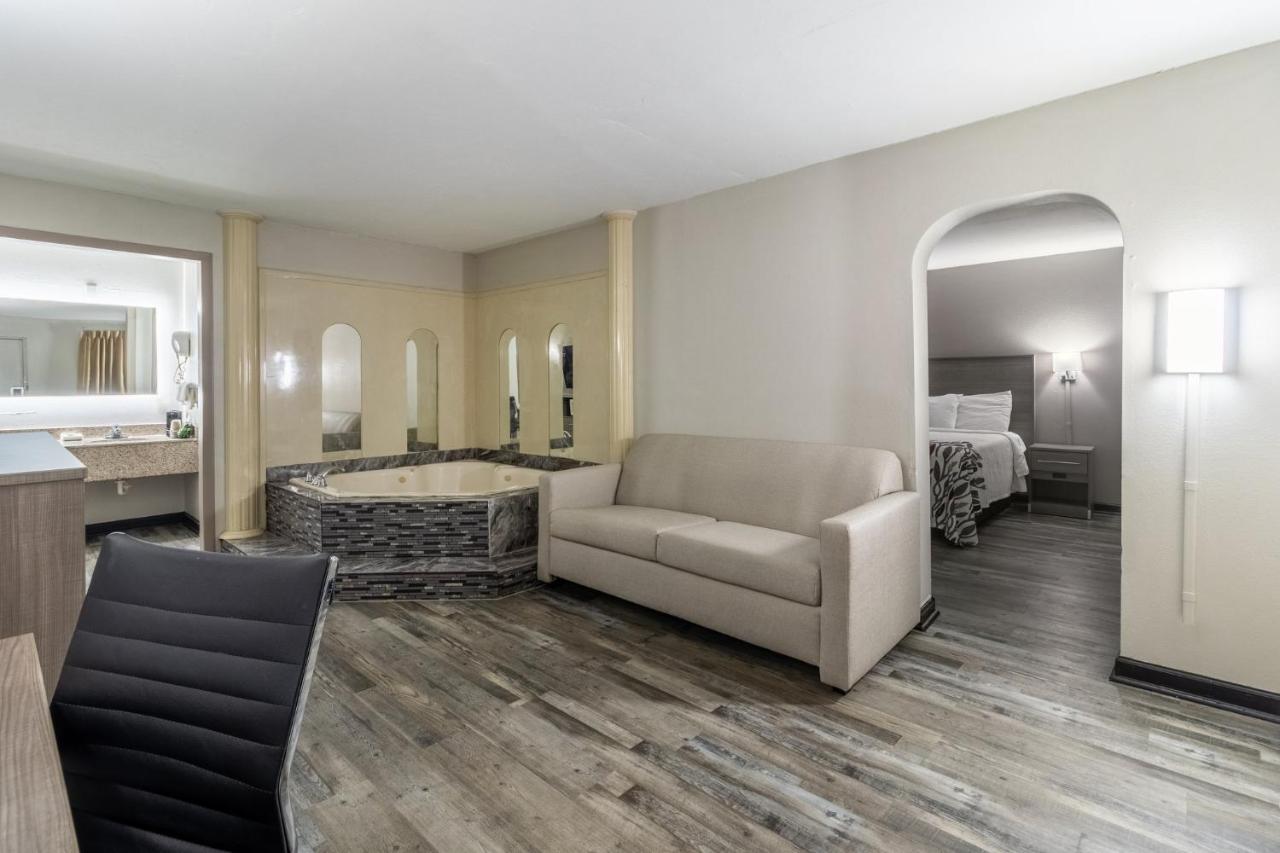 Red Roof Inn & Suites Jackson, Tn מראה חיצוני תמונה