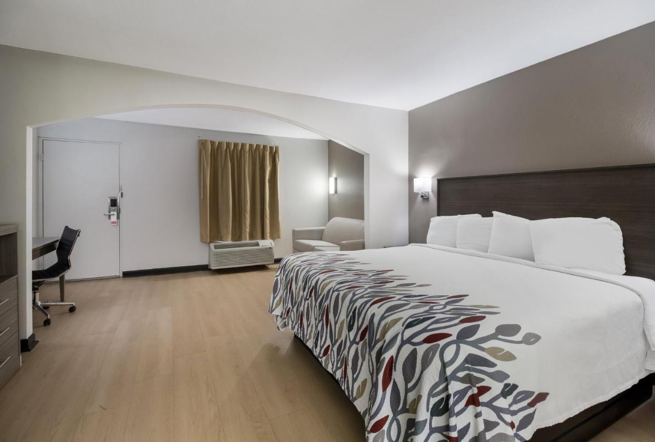 Red Roof Inn & Suites Jackson, Tn מראה חיצוני תמונה