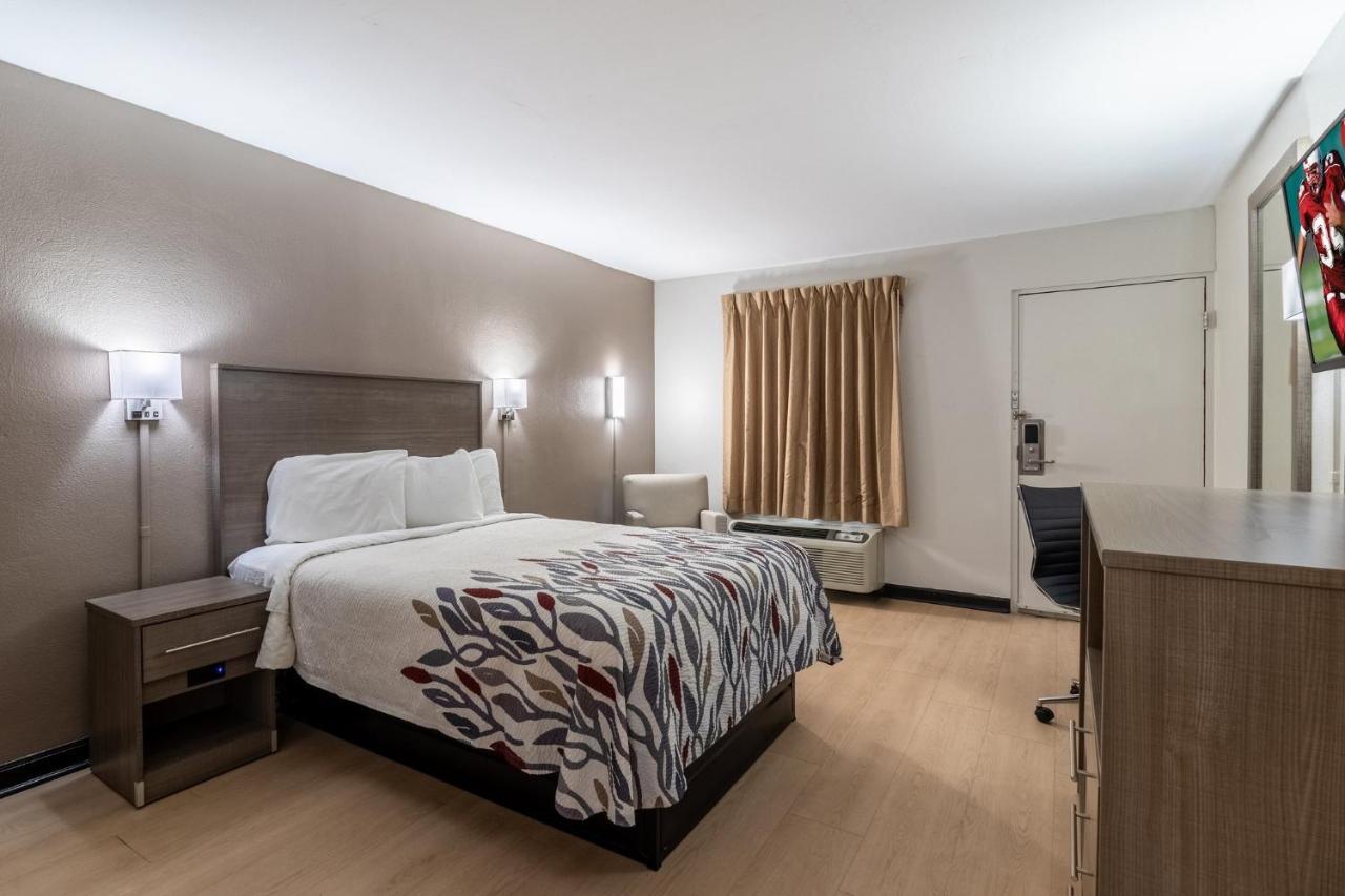 Red Roof Inn & Suites Jackson, Tn מראה חיצוני תמונה