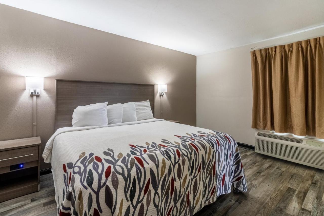Red Roof Inn & Suites Jackson, Tn מראה חיצוני תמונה