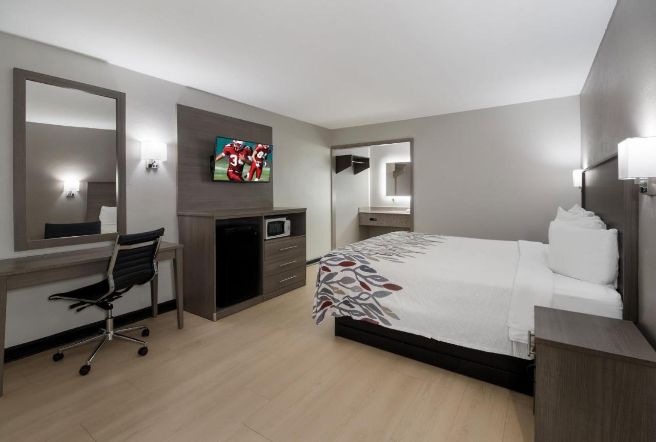 Red Roof Inn & Suites Jackson, Tn מראה חיצוני תמונה