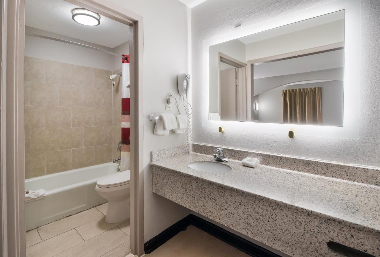 Red Roof Inn & Suites Jackson, Tn מראה חיצוני תמונה
