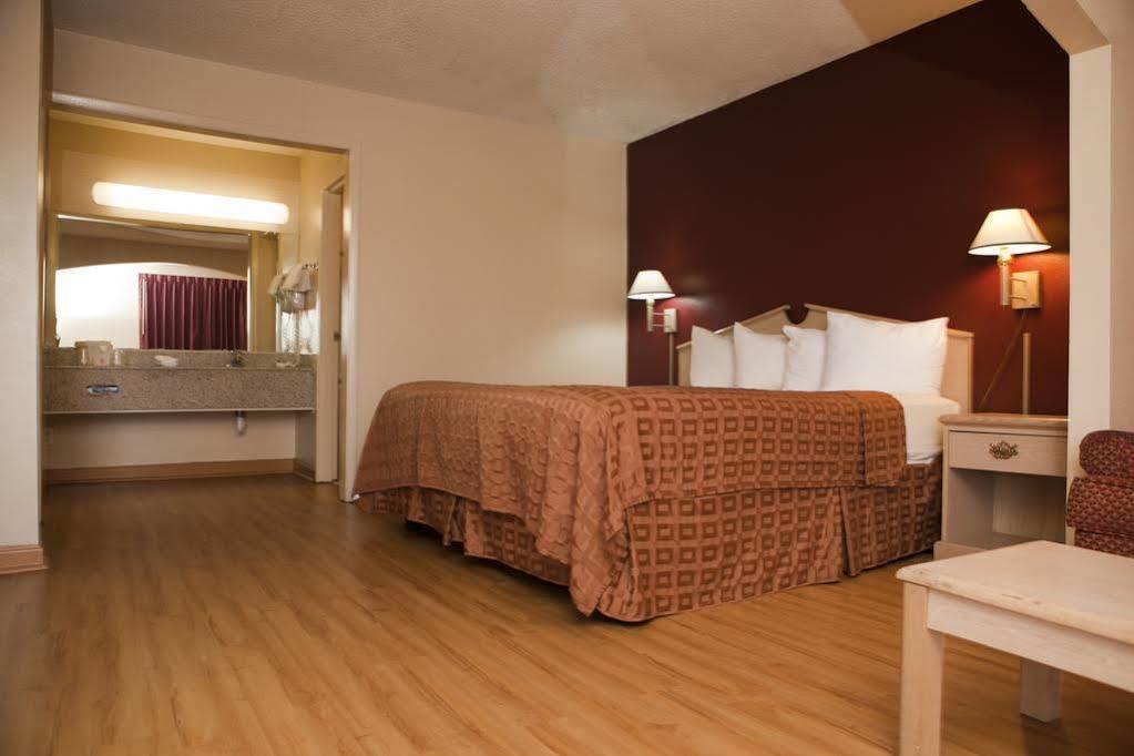 Red Roof Inn & Suites Jackson, Tn מראה חיצוני תמונה